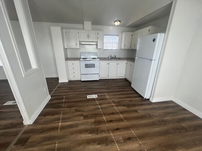 Building Photo - 3405 Cesar Chavez Dr