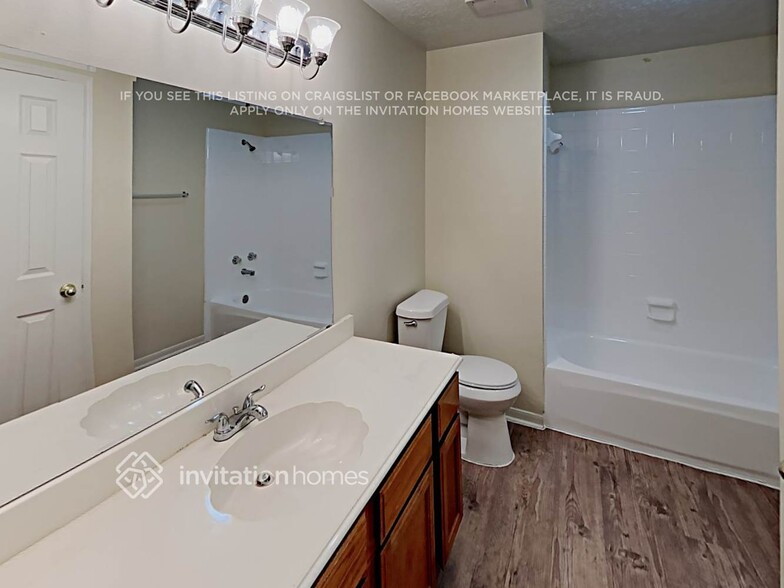 Building Photo - 17515 Glenmark Dr