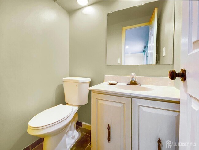 Building Photo - 22 Maddaket Ct