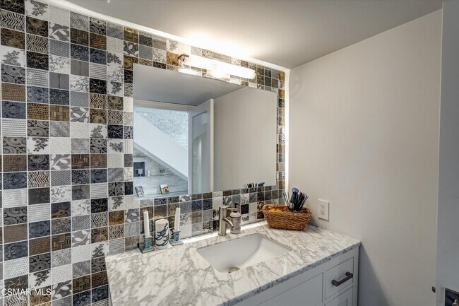 Building Photo - 4833 Dunman Ave