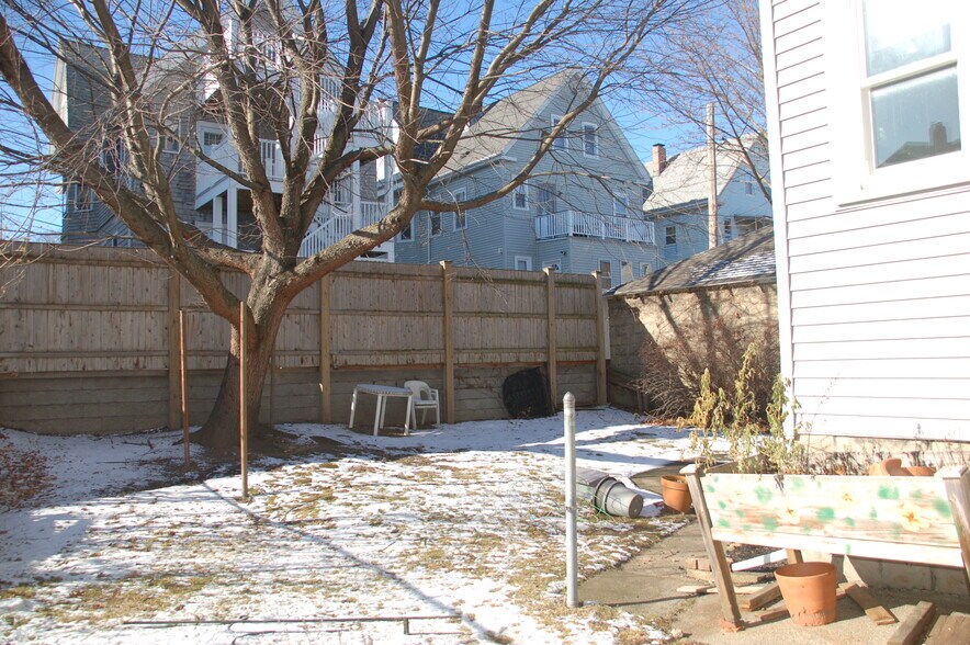 Building Photo - 81 Bristol Rd