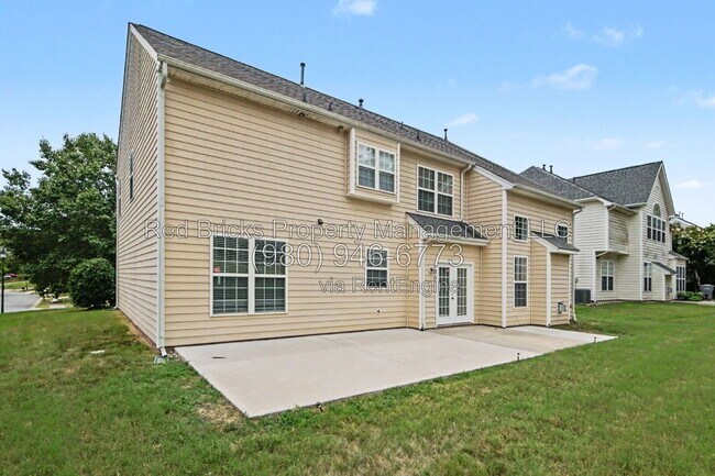 Building Photo - 7864 Whispering Wood Dr