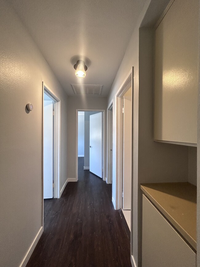 Building Photo - 6208 Meadow Brook Ln