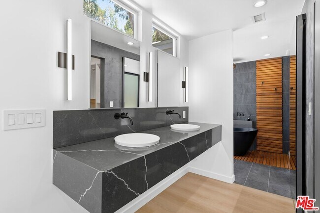 Building Photo - 28036 Sea Ln Dr