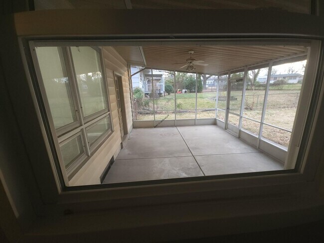 Building Photo - Charming & Comfortable Home in North County St. Louis