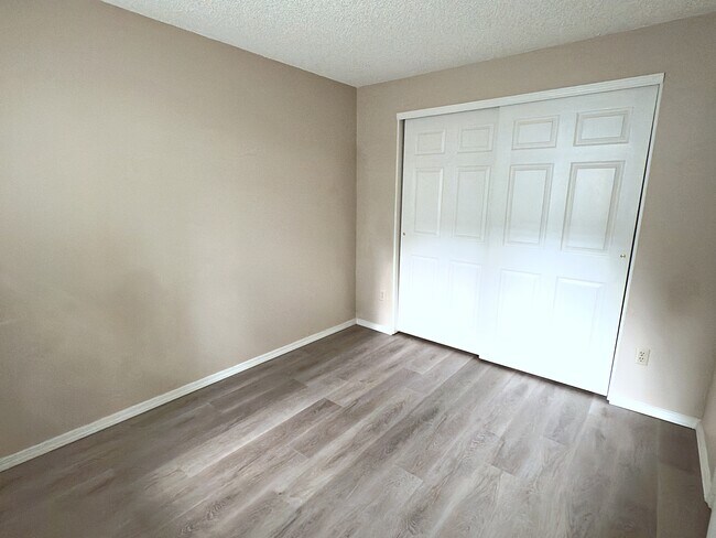 Building Photo - 3610 S Kelly Ave