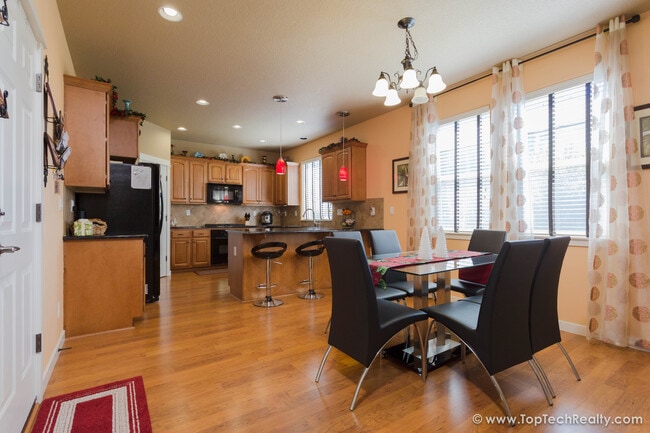 Building Photo - Stunning 3BD | 3BA | Luxury Single Family Home in Orenco | Near Intel & Park | Fenced Yard I Sola...