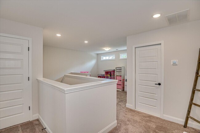 Building Photo - 312 Sumac Trail