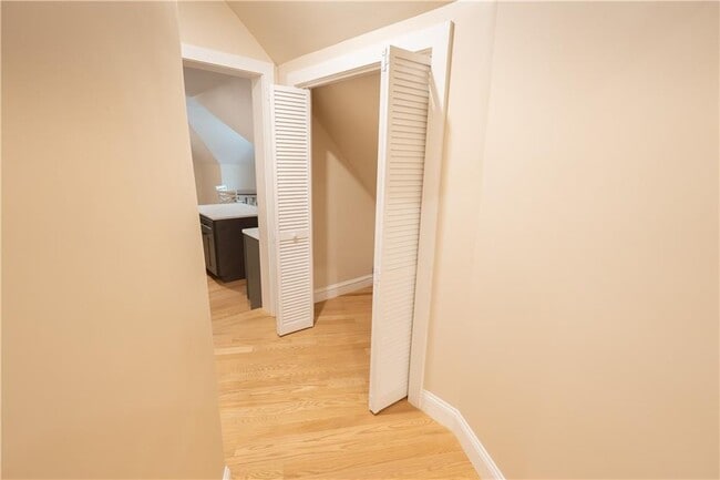 Building Photo - 197 Old Great Rd