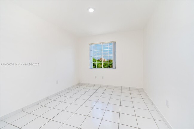 Building Photo - 222 Madeira Ave