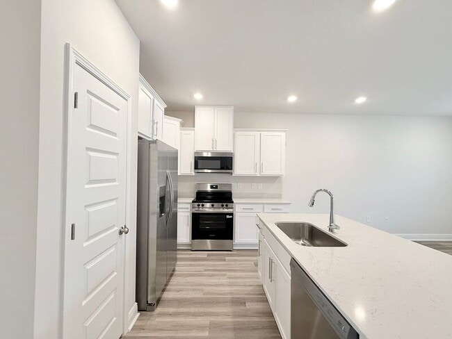 Building Photo - 2595 Cliff Hollow Cir