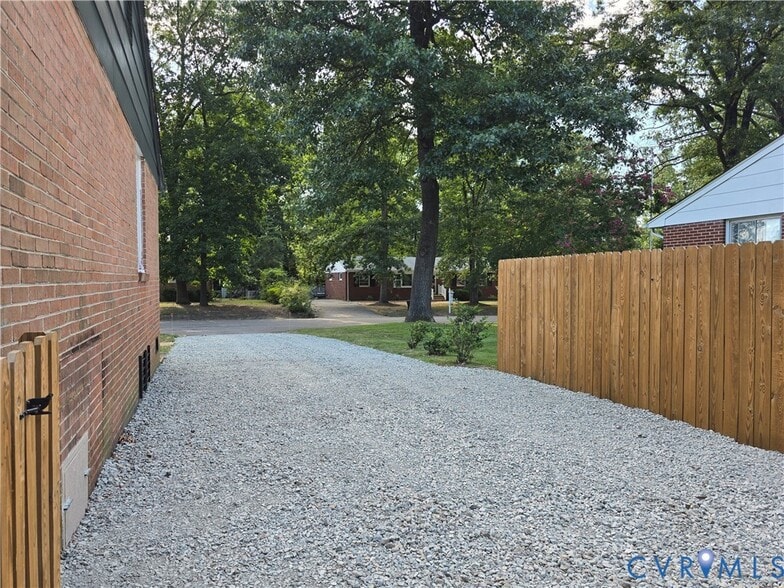 Building Photo - 7998 Wynbrook Ln