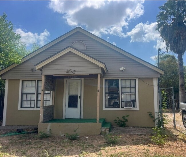 Building Photo - 426 Garfield Dr
