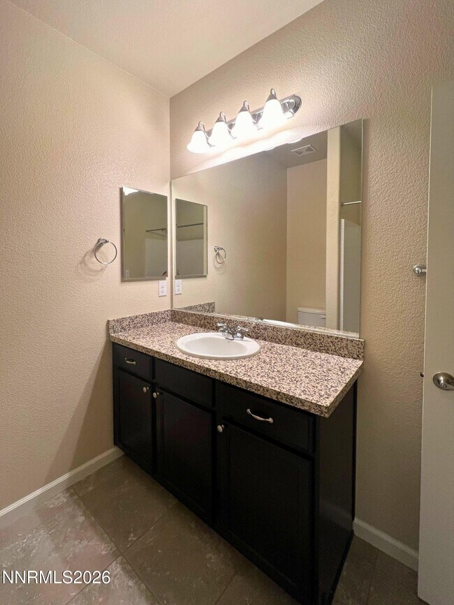 Building Photo - 7075 Diversey Dr