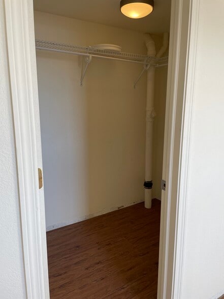Lower floor bedroom 1 walk in closet - 535 Canyon View Drive