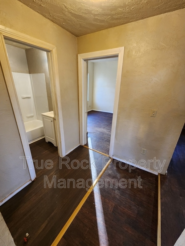 Building Photo - 913 N Highland Ave