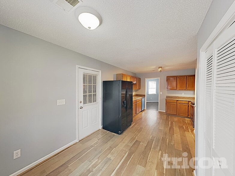 Building Photo - 430 Forest Grove Cir
