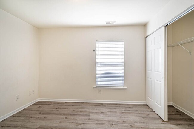 Building Photo - 718 Delta Downs Dr