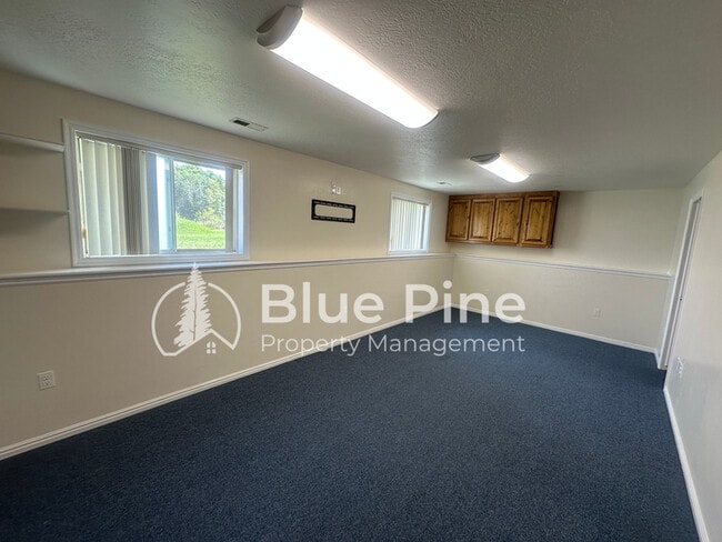 Building Photo - 1077 E 1300 N