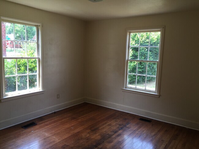 Building Photo - **AVAILABLE NOW**Midtown Columbus, GA 3 Be...