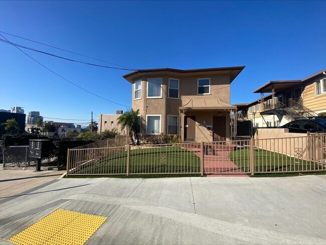 Building Photo - Must-See Bankers Hill 1BR, Parking Included, Pets Welcome