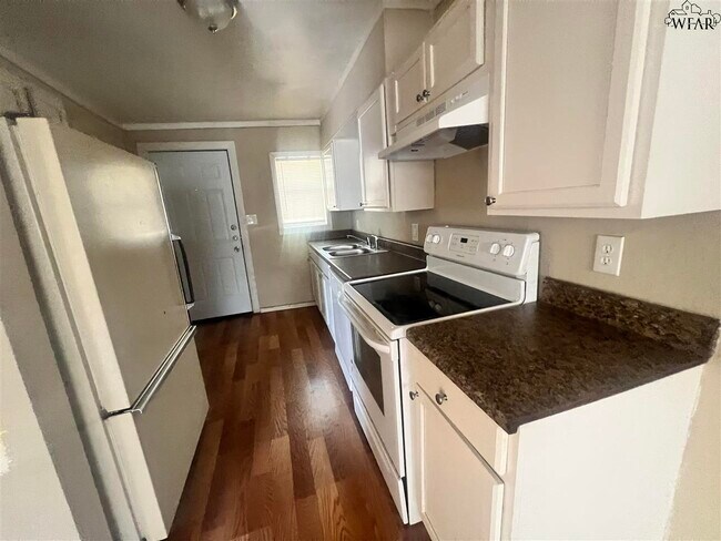 Building Photo - 2006 Bell St