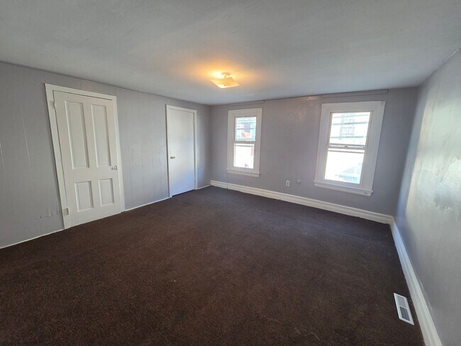 Building Photo - 219 N Hall St