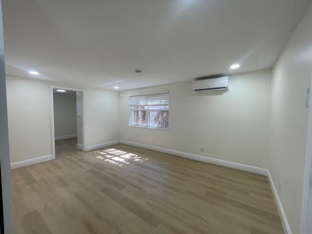 Building Photo - 302 N Tamarind Ave