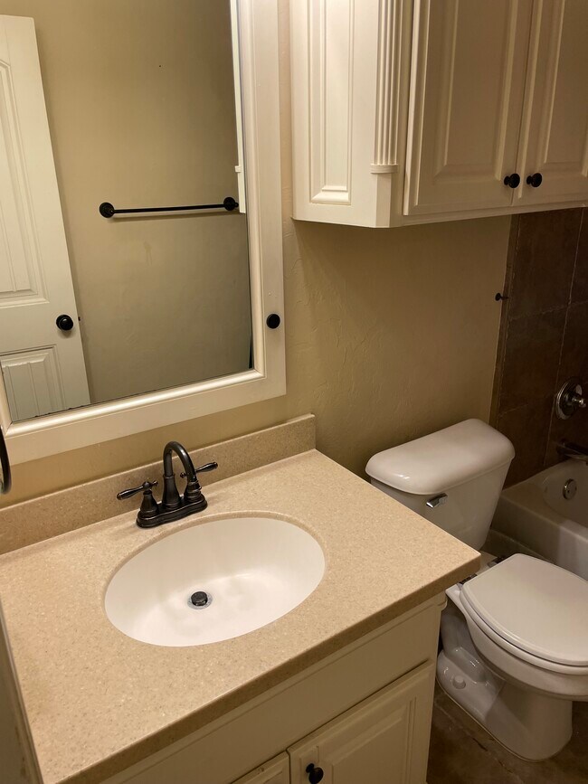 Building Photo - 15512 Maple Ridge Ln