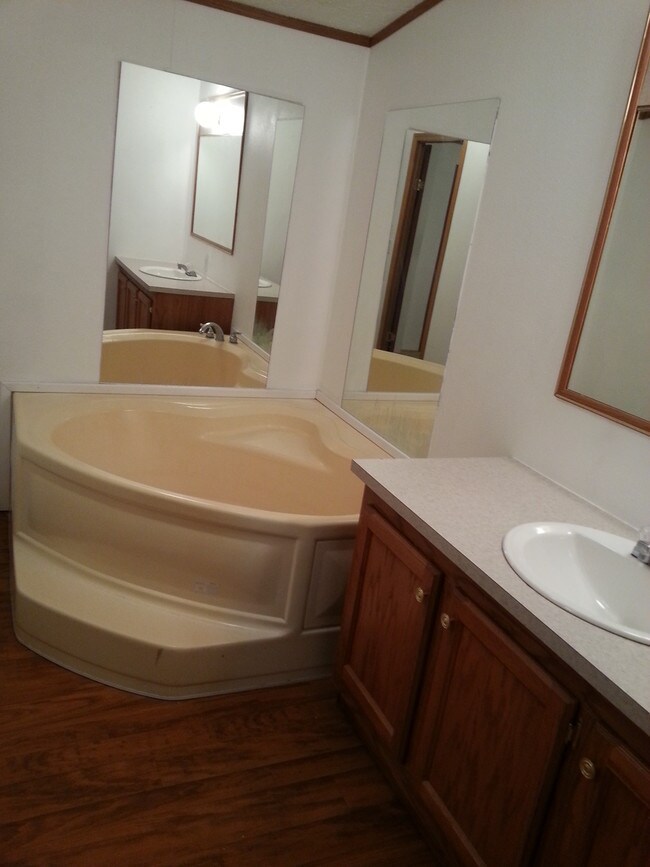 Building Photo - 313 Woodland Dr