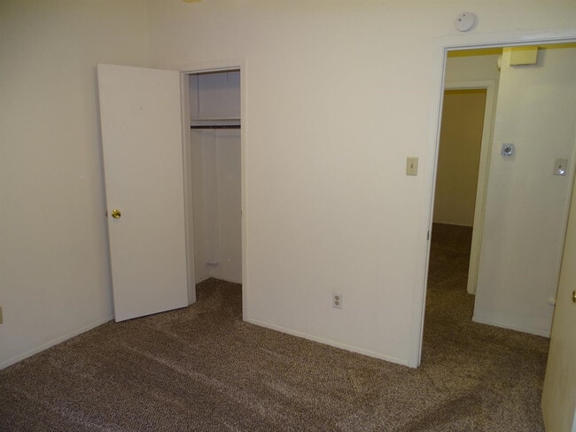 Building Photo - 206 N Troy Ave