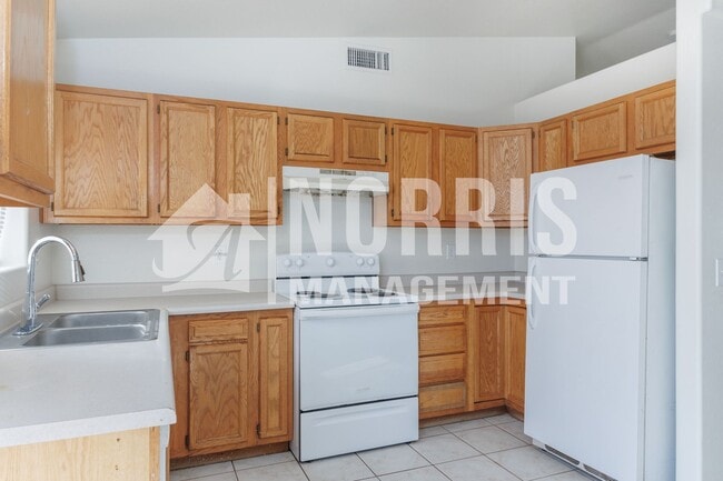 Building Photo - Freshly Updated Home in Arizona City