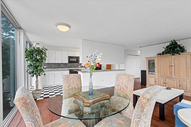 Building Photo - 3115 S Michigan Ave