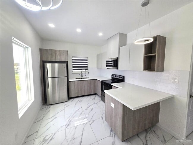 Building Photo - 13 Magdalena St