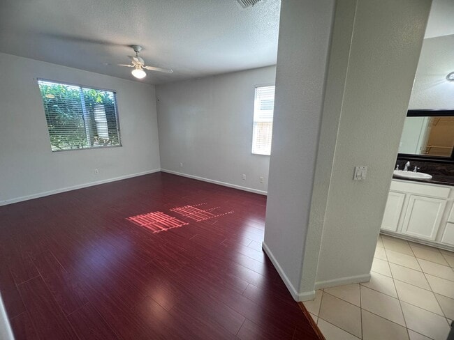 Building Photo - Stonelake Community - Four Bedroom!