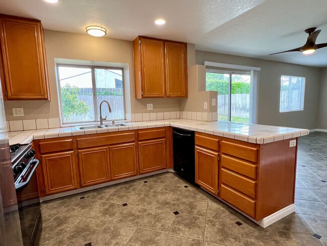 Building Photo - Two Story, 2 Bedroom 2.5 Bath House w/Cent...