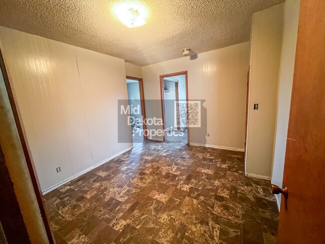 Building Photo - 602 E Ash St