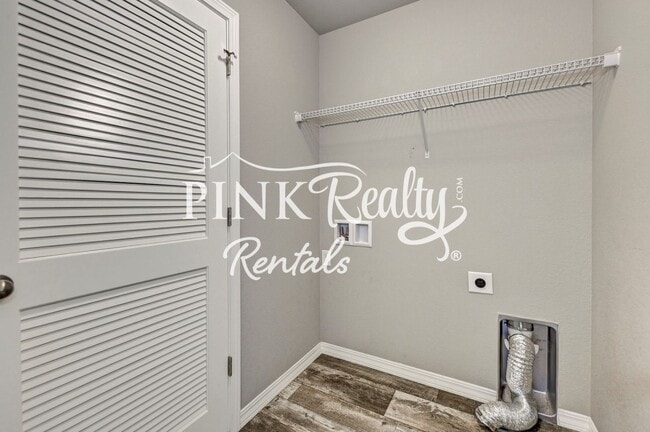 Building Photo - 10627 Hidden Pr Pkwy