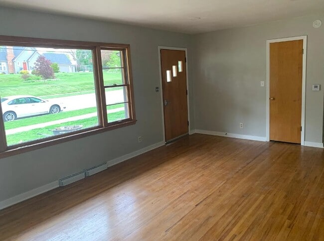 Building Photo - 1028 W 12th St