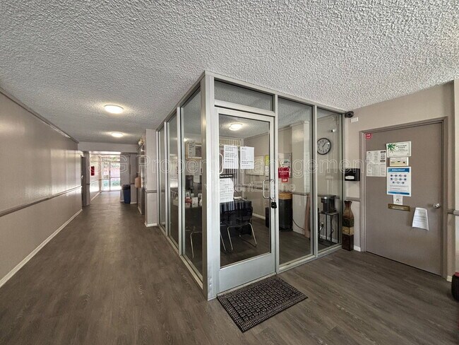 Building Photo - 650 N Oakland Ave