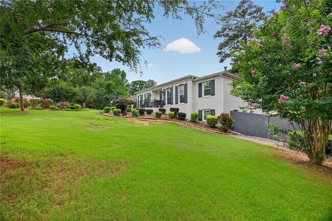 Building Photo - 2982 Northbrook Dr