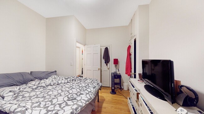 Building Photo - 6 Brimmer St