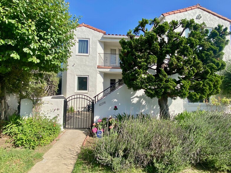 Primary Photo - 10598 Ayres Ave