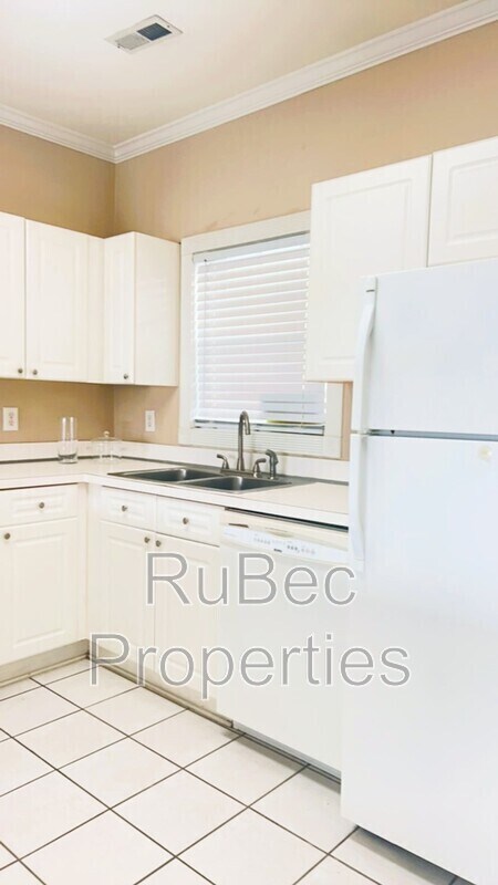 Building Photo - 8967 Meadow Vista Rd