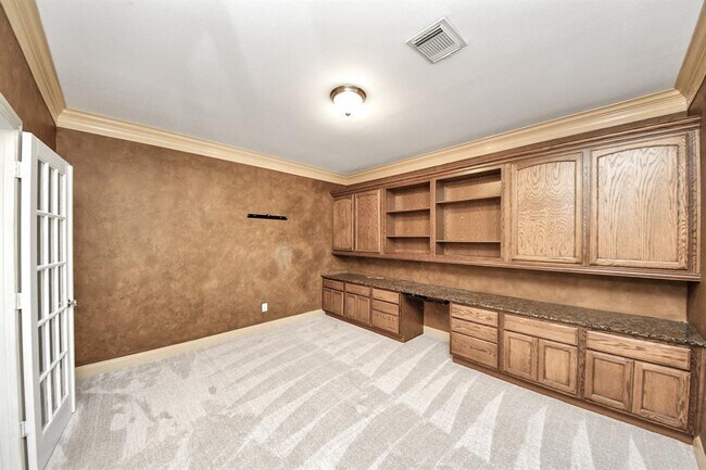 Building Photo - 3811 Parkside Dr