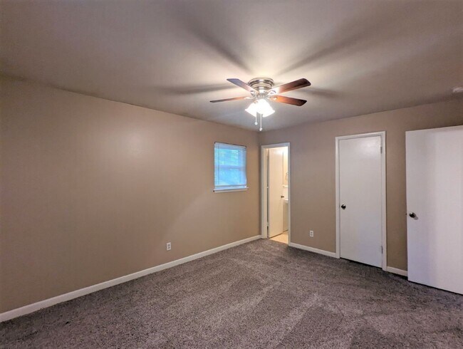 Building Photo - 1813 Hardy Dr