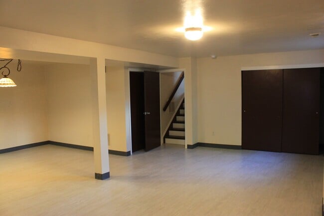 Building Photo - 2130 Crystal River Dr