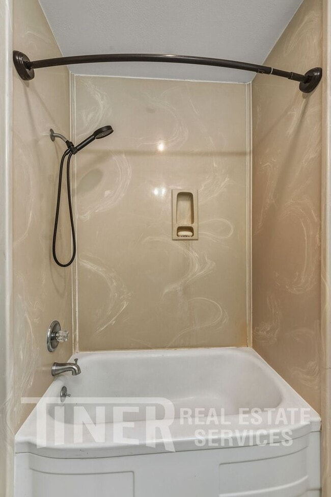 Building Photo - 1309 Shadowglen Rd