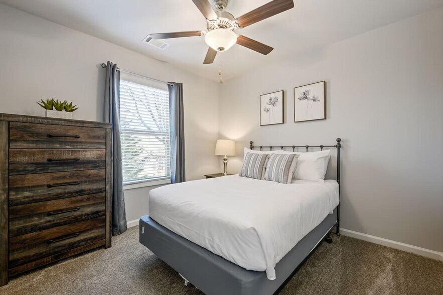 Building Photo - 2059 Pinnacle Walk