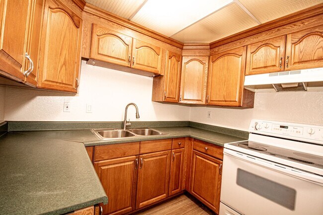 Building Photo - 22840 Hilton Head Dr